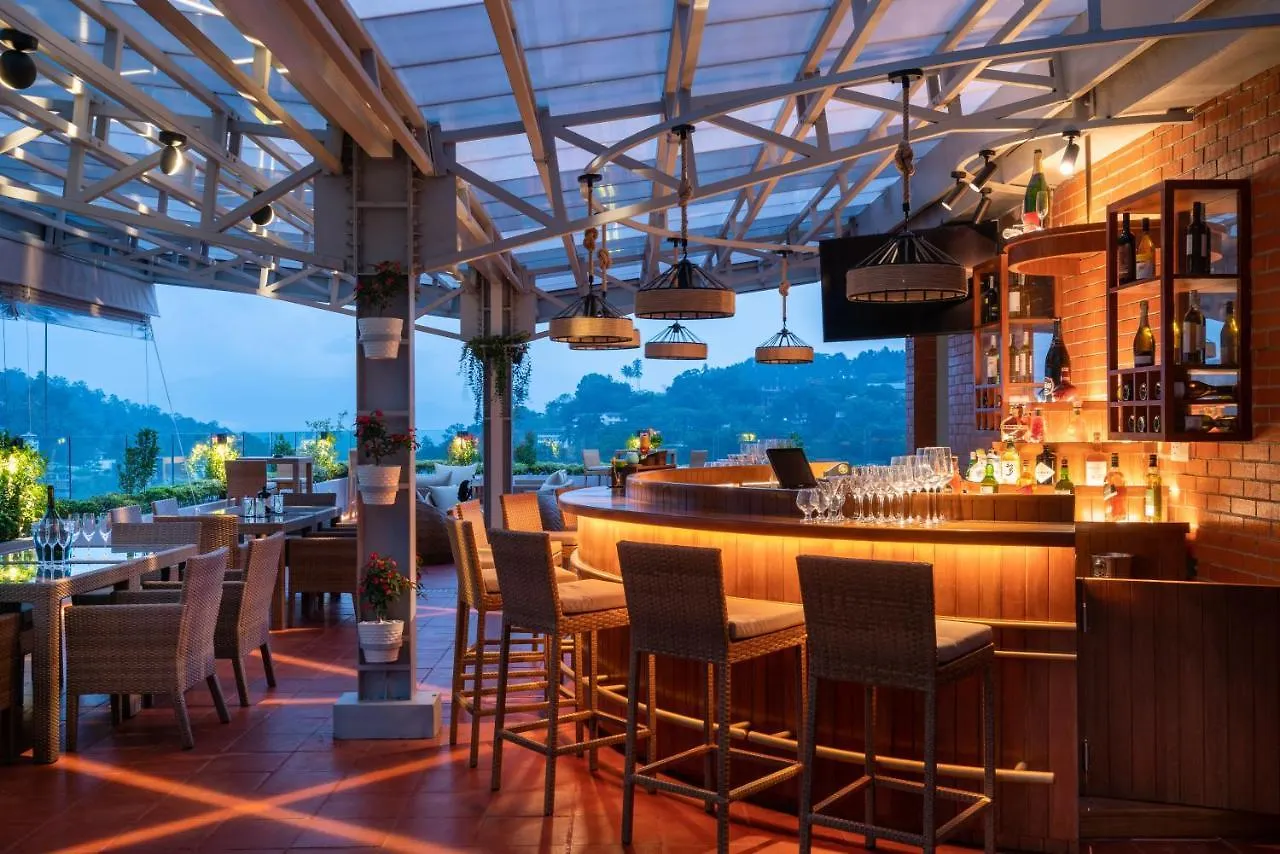 *****  Grand Serendib Hotel キャンディー スリランカ